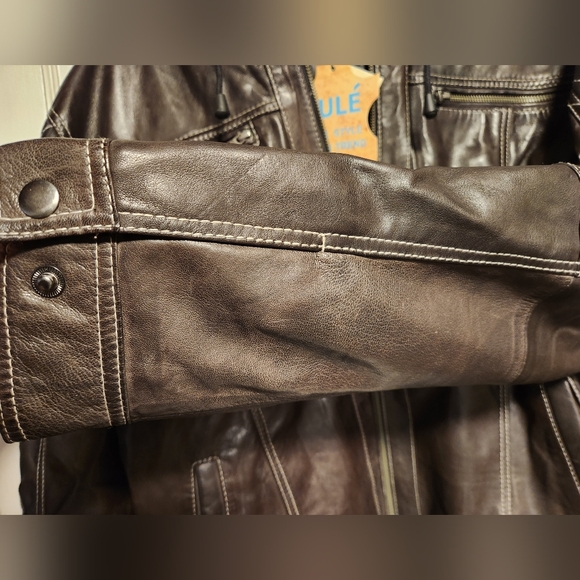 *SOLD* BRAND NEW, 100% Genuine Leather jacket. - Picture 7 of 12